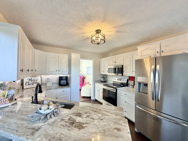 660 Billy Goat Hill Rd, Hopkinsville, KY 42240