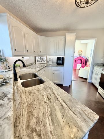 660 Billy Goat Hill Rd, Hopkinsville, KY 42240