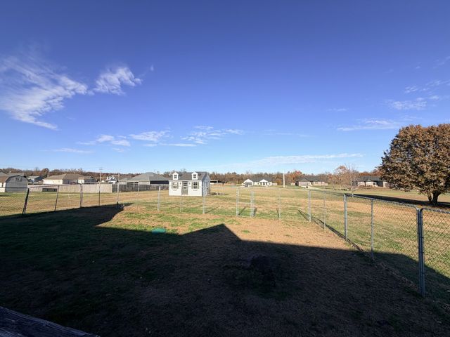 660 Billy Goat Hill Rd, Hopkinsville, KY 42240