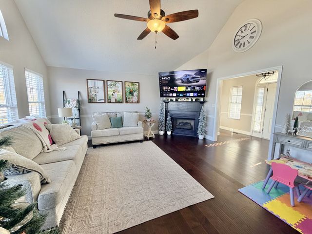 660 Billy Goat Hill Rd, Hopkinsville, KY 42240