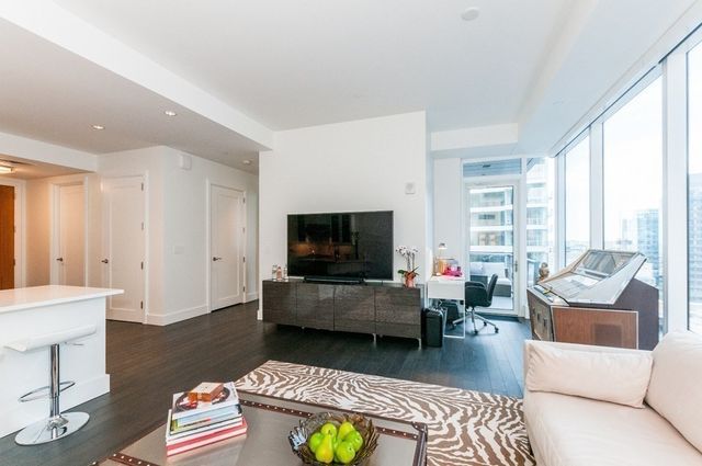 22 Liberty Dr 10I, Boston, MA 02210