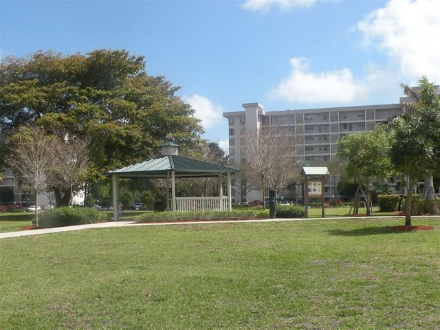 4221 W Palm Aire Drive 102, Pompano Beach, FL 33069