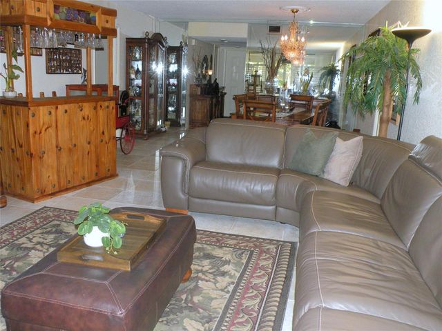 4221 W Palm Aire Drive 102, Pompano Beach, FL 33069