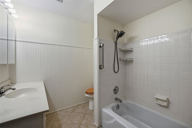 230 S State Street 15, Zeeland, MI 49464