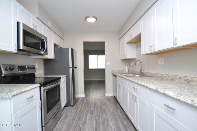 2210 W DEVONSHIRE Avenue 8, Phoenix, AZ 85015