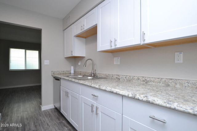2210 W DEVONSHIRE Avenue 8, Phoenix, AZ 85015