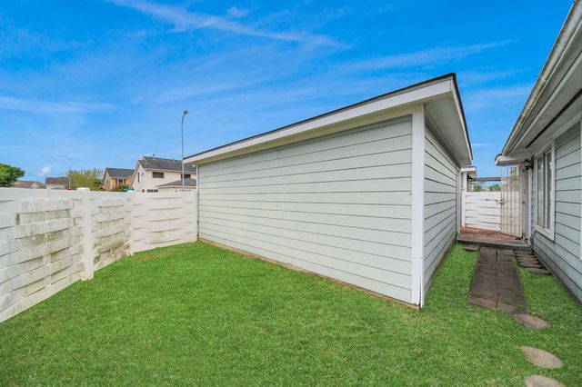 3831 E Traditions Court, Houston, TX 77082