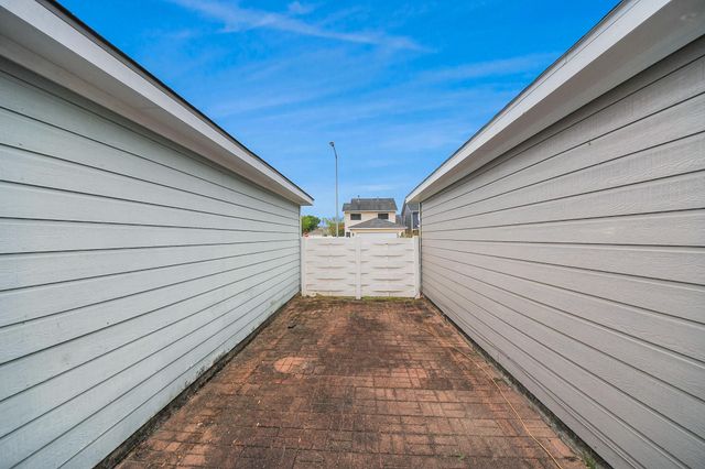 3831 E Traditions Court, Houston, TX 77082