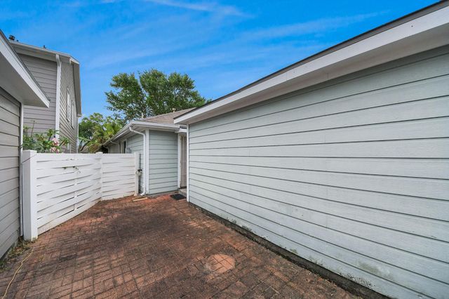 3831 E Traditions Court, Houston, TX 77082