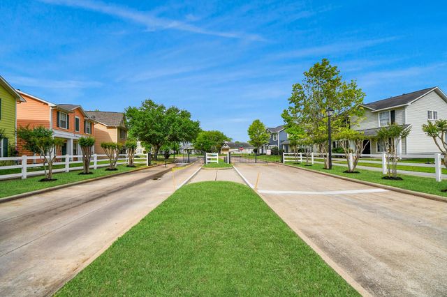 3831 E Traditions Court, Houston, TX 77082