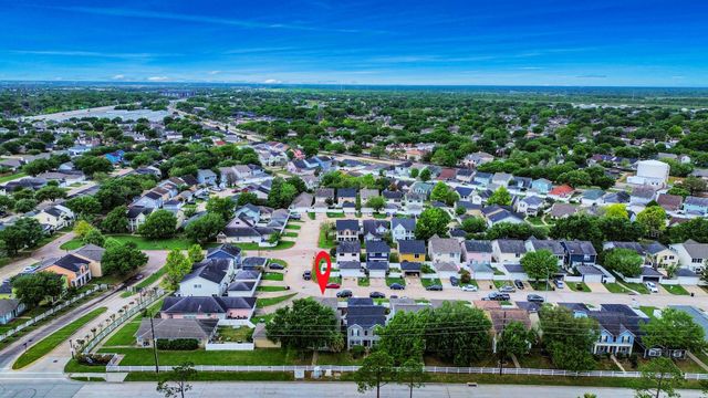 3831 E Traditions Court, Houston, TX 77082