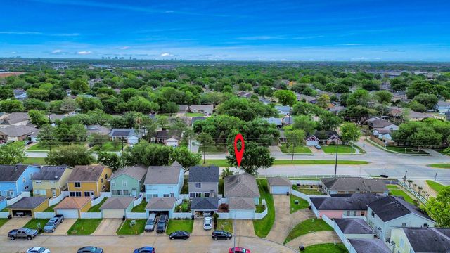 3831 E Traditions Court, Houston, TX 77082