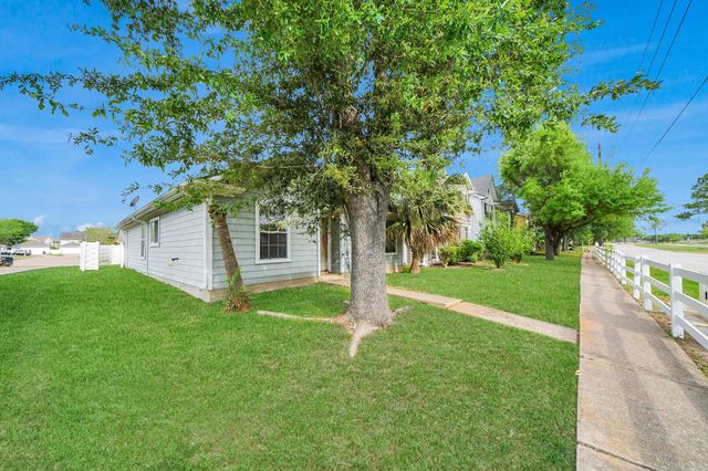 3831 E Traditions Court, Houston, TX 77082