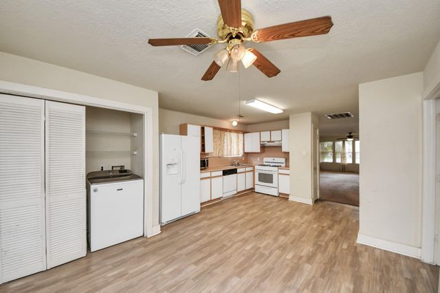 3831 E Traditions Court, Houston, TX 77082