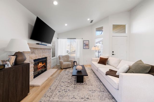 3724 Black Eagle Dr, Antelope, CA 95843