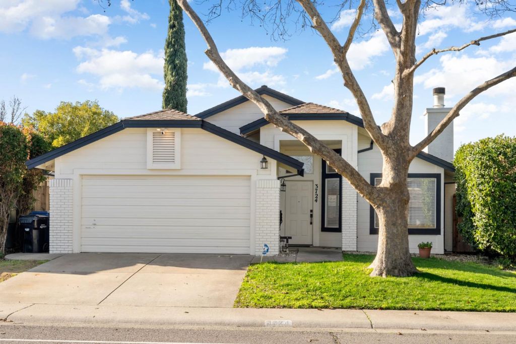 3724 Black Eagle Dr, Antelope, CA 95843