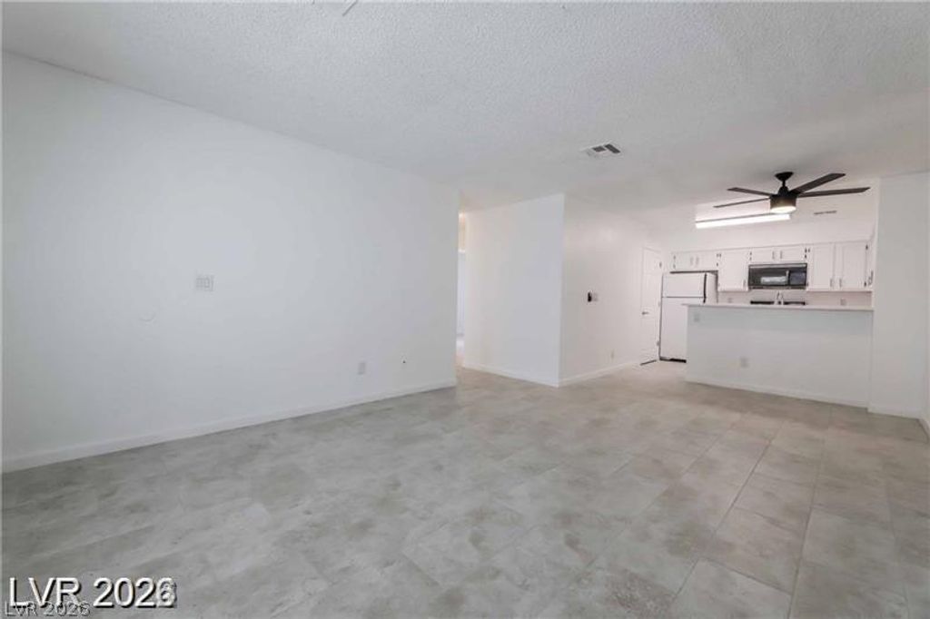 2117 Chertsey Drive C, Las Vegas, NV 89108 — photo 4