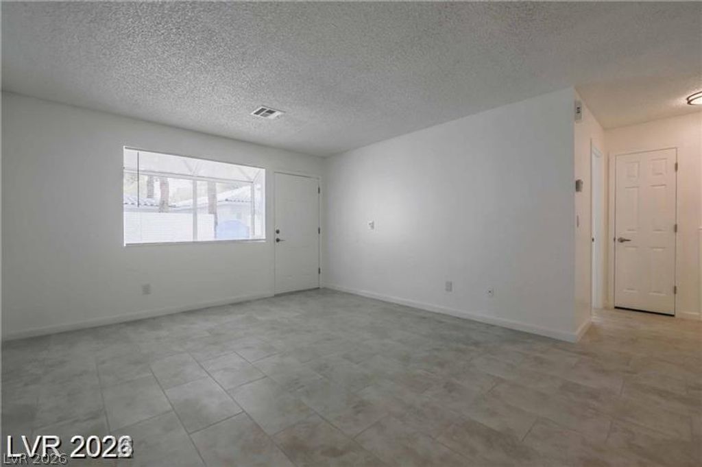 2117 Chertsey Drive C, Las Vegas, NV 89108 — photo 5