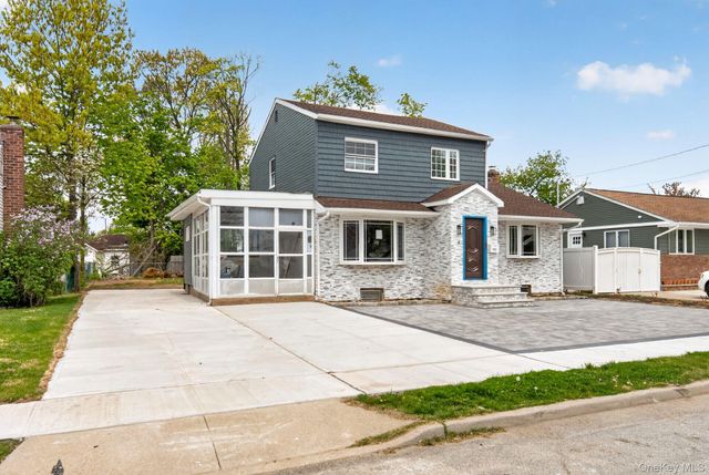 1524 Bowe Road, Valley Stream, NY 11580