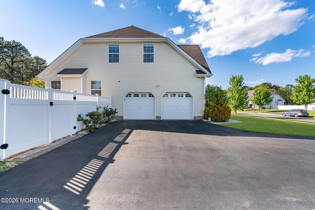 10 Firenze Road, Jackson, NJ 08527