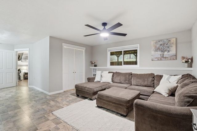 12914 W Suncrest Cir, Nine Mile Falls, WA 99026