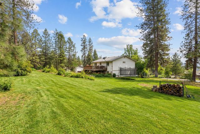 12914 W Suncrest Cir, Nine Mile Falls, WA 99026