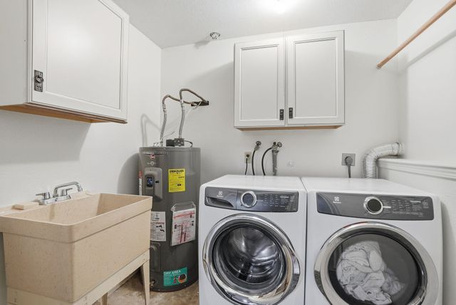 12914 W Suncrest Cir, Nine Mile Falls, WA 99026