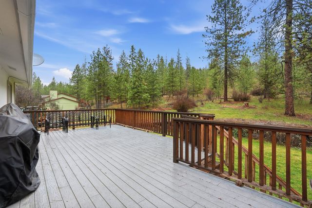 12914 W Suncrest Cir, Nine Mile Falls, WA 99026