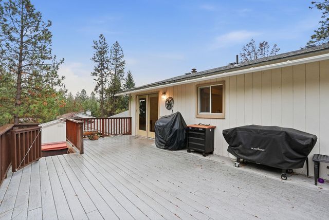 12914 W Suncrest Cir, Nine Mile Falls, WA 99026