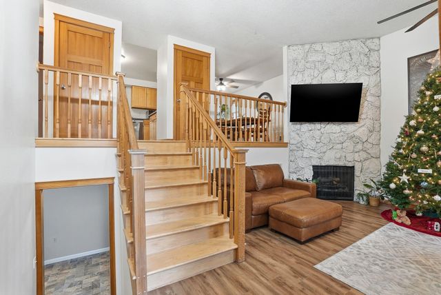 12914 W Suncrest Cir, Nine Mile Falls, WA 99026