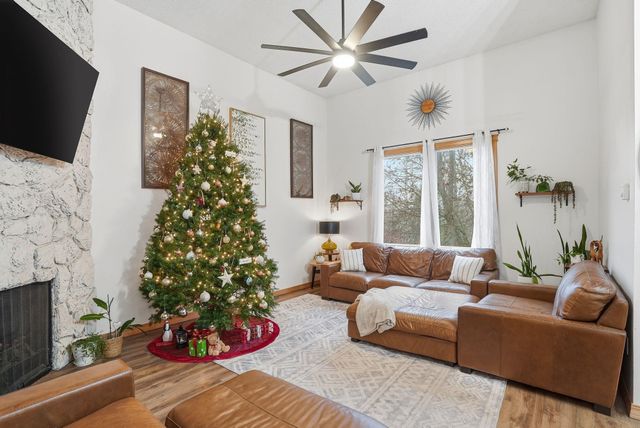 12914 W Suncrest Cir, Nine Mile Falls, WA 99026