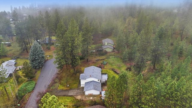 12914 W Suncrest Cir, Nine Mile Falls, WA 99026