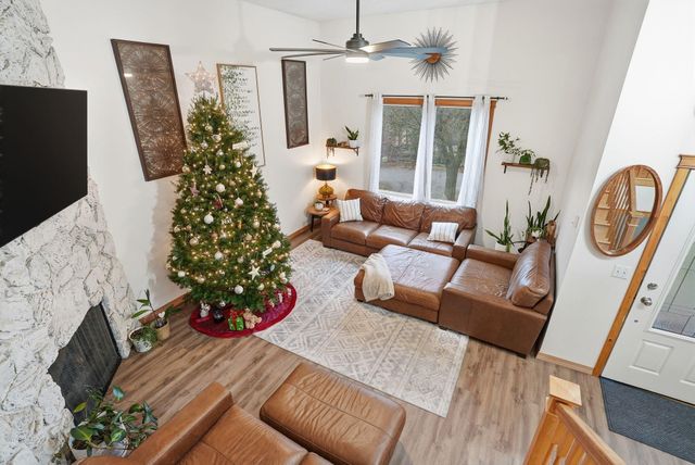 12914 W Suncrest Cir, Nine Mile Falls, WA 99026