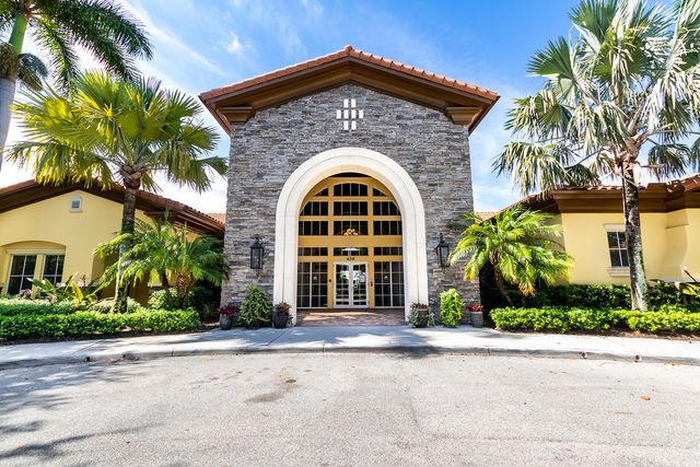 82 Stoney Drive, Palm Beach Gardens, FL 33410