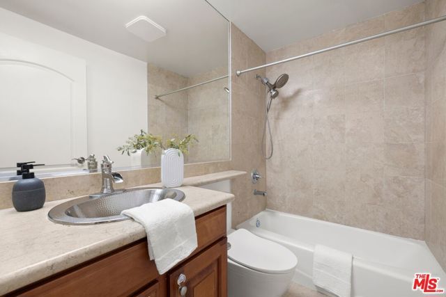 1804 S Barrington Avenue A, Los Angeles, CA 90025