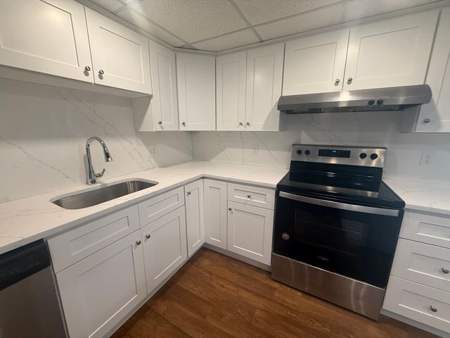 71 Pine St 1, Natick, MA 01760