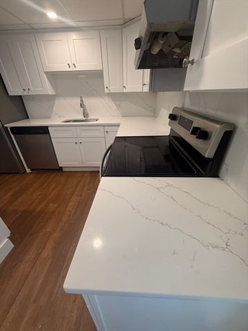 71 Pine St 1, Natick, MA 01760