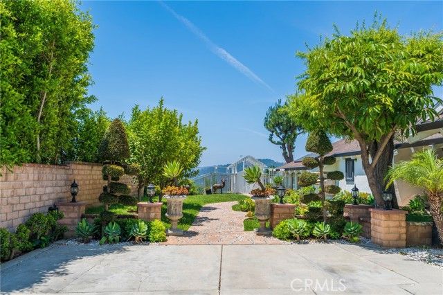15541 Aqua Verde Drive, Los Angeles, CA 90077