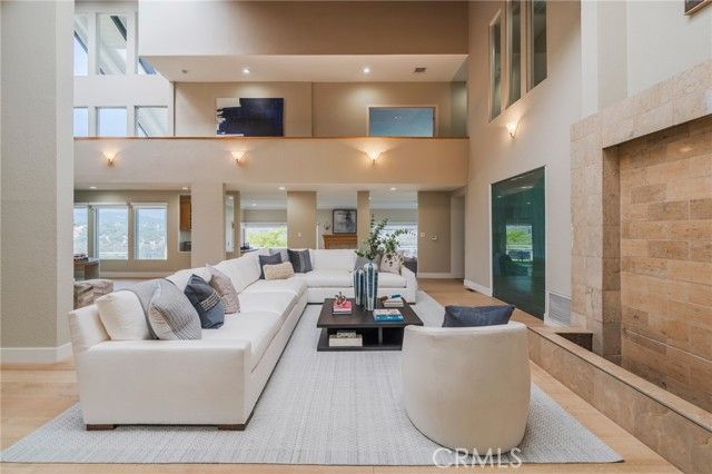 15541 Aqua Verde Drive, Los Angeles, CA 90077