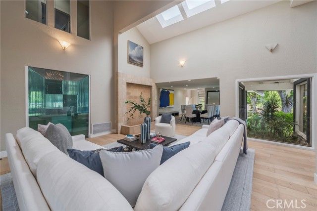 15541 Aqua Verde Drive, Los Angeles, CA 90077