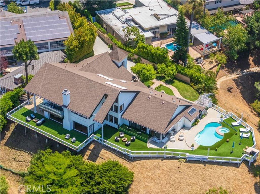 15541 Aqua Verde Drive, Los Angeles, CA 90077