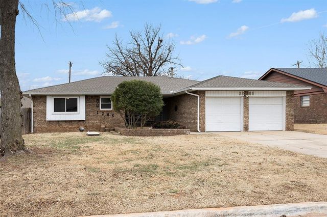 2205 Bellaire Drive, Moore, OK 73160