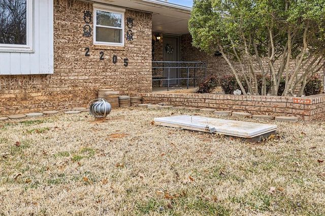 2205 Bellaire Drive, Moore, OK 73160