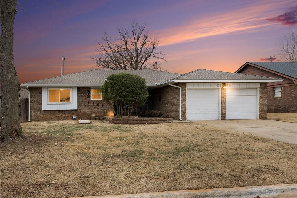 2205 Bellaire Drive, Moore, OK 73160