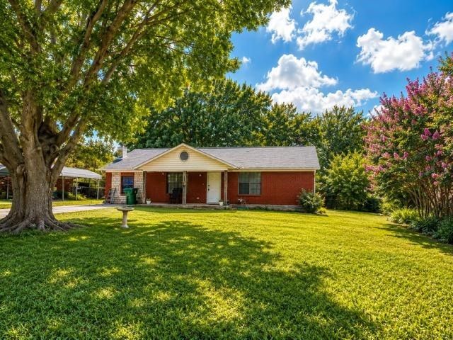 444 W Hobbs Street, Boyd, TX 76023