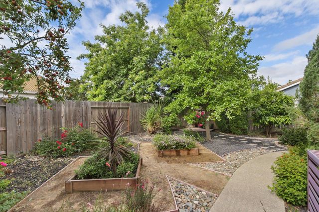 3139 Grizzly Bay Rd, West Sacramento, CA 95691