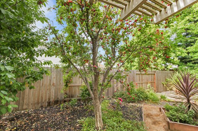 3139 Grizzly Bay Rd, West Sacramento, CA 95691