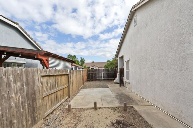 3139 Grizzly Bay Rd, West Sacramento, CA 95691