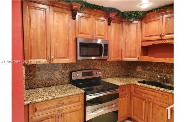 2061 NW 47th Ter 209, Lauderhill, FL 33313
