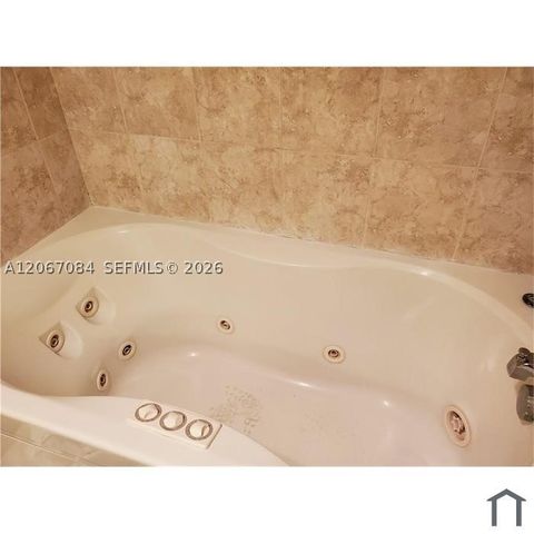 2061 NW 47th Ter 209, Lauderhill, FL 33313